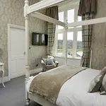 Falcon Manor ホテル 4*
