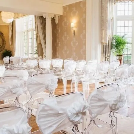 Falcon Manor 4* Сеттл