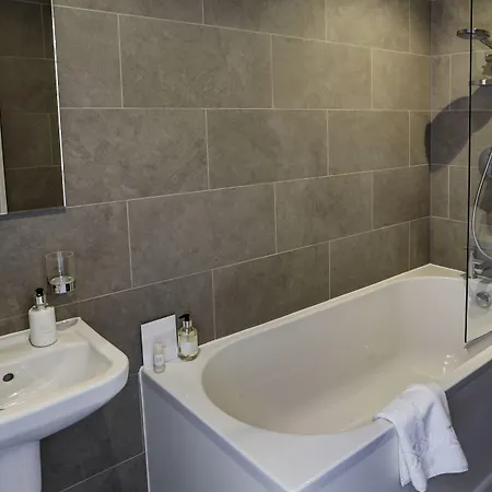 Falcon Manor Отель