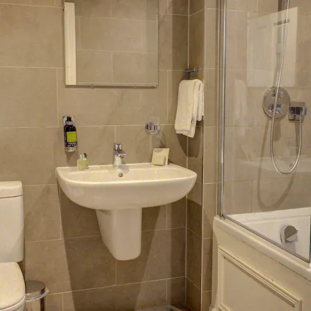 Falcon Manor Отель 4*