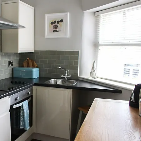 Falcon Manor Отель