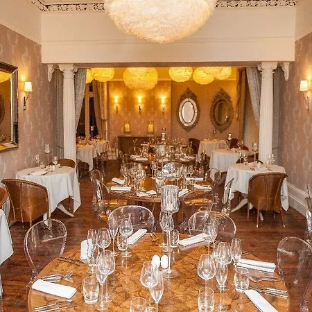 Отель Falcon Manor