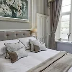 Falcon Manor Hotel