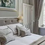 Falcon Manor Hotel