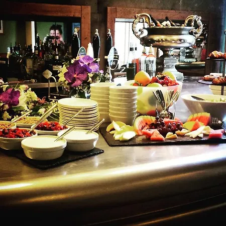 Falcon Manor Hotel