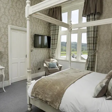 Falcon Manor Hotel 4*