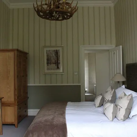 Falcon Manor 4*