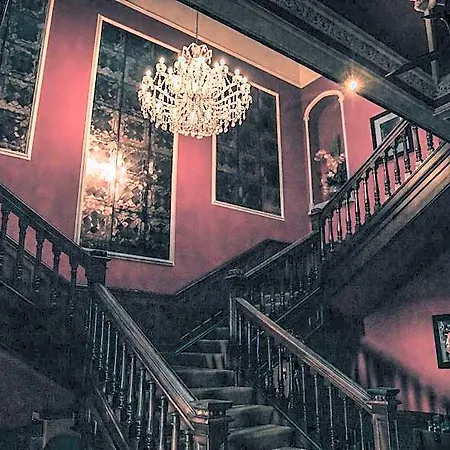 Falcon Manor