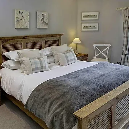 Falcon Manor 4*