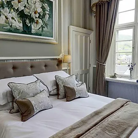 Falcon Manor Hotel 4*