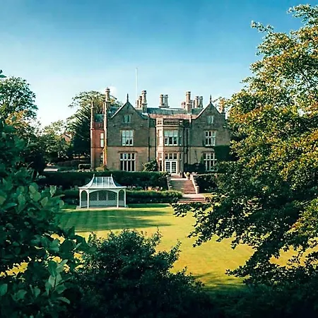 Hotel Falcon Manor