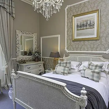 Falcon Manor 4*