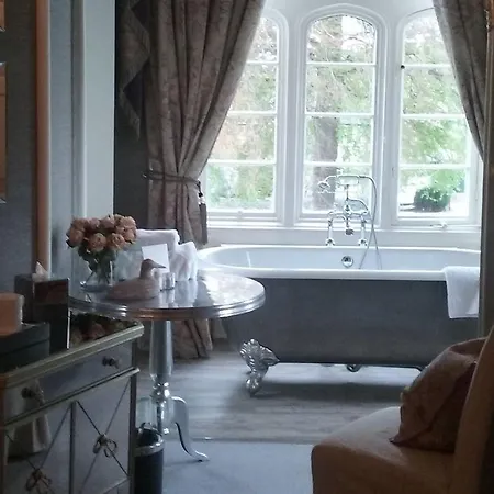 Falcon Manor 4* Settle