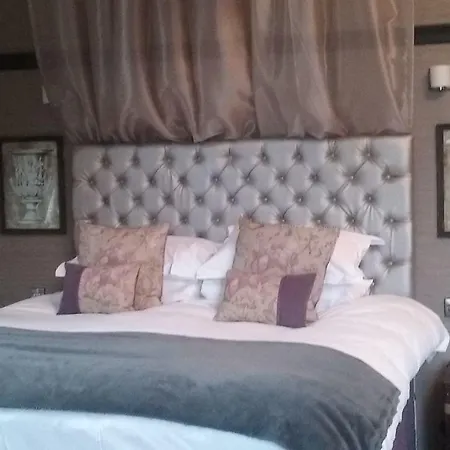 Falcon Manor Hotel 4*