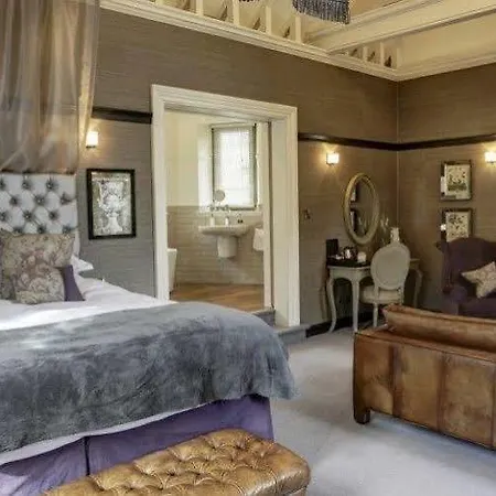 Falcon Manor Hotel