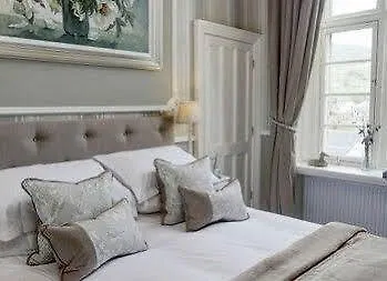 Falcon Manor Hotel