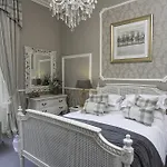 Hotel Falcon Manor 4*