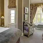 Falcon Manor