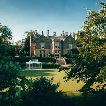 Falcon Manor