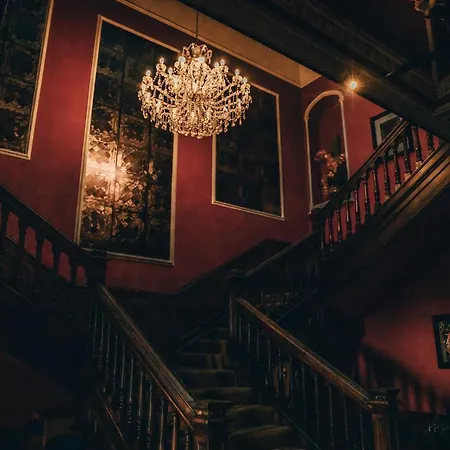 Falcon Manor