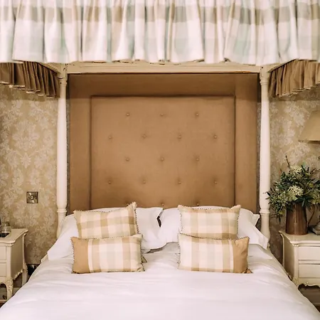 فندق Falcon Manor