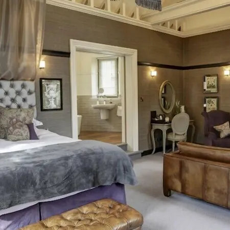 Falcon Manor 4* Settle
