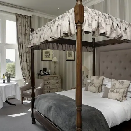 Falcon Manor Hotel 4*