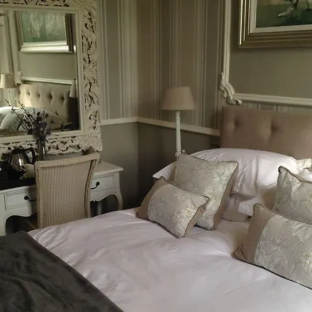 Falcon Manor 4* Settle