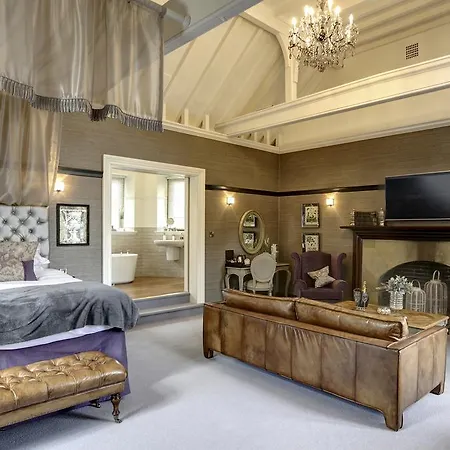 فندق Falcon Manor