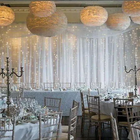 Falcon Manor فندق