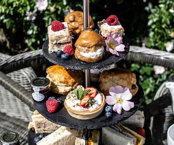 Falcon Manor Hotel 4*