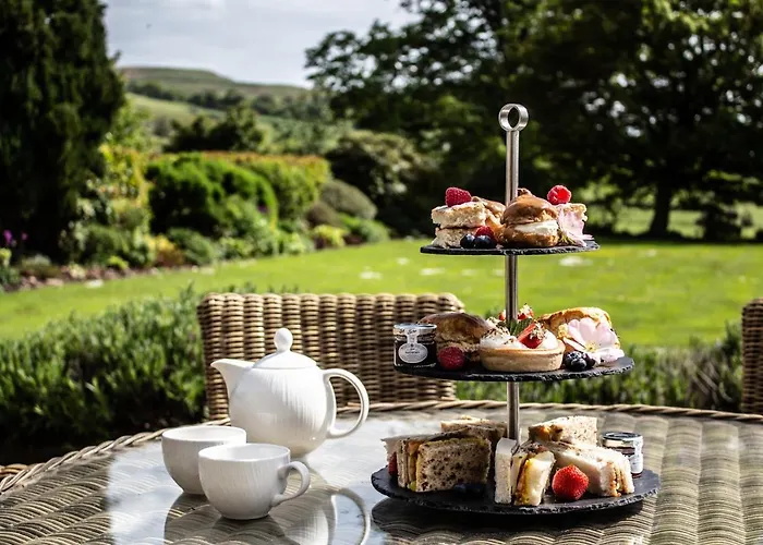 Falcon Manor 4* Settle