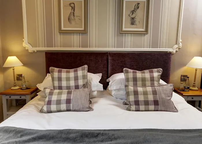 Falcon Manor 4* Settle