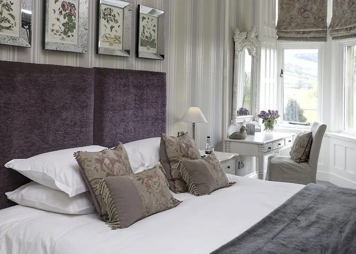 Falcon Manor Hotel 4*