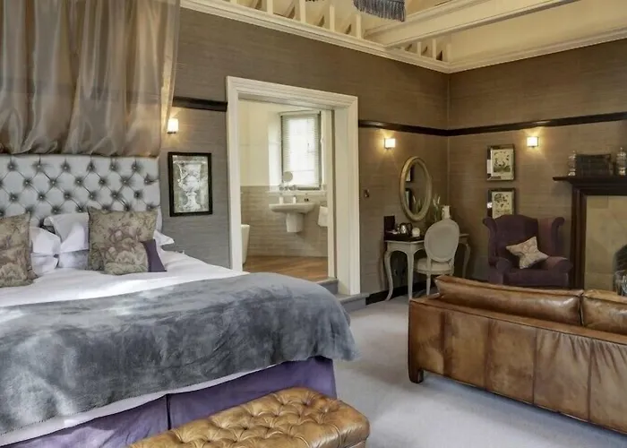 Falcon Manor 4* Settle