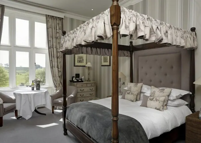 Falcon Manor Hotel 4*