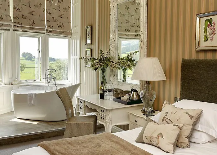 Falcon Manor 4* Settle