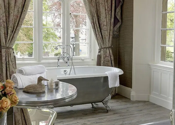 Hotel Falcon Manor 4*