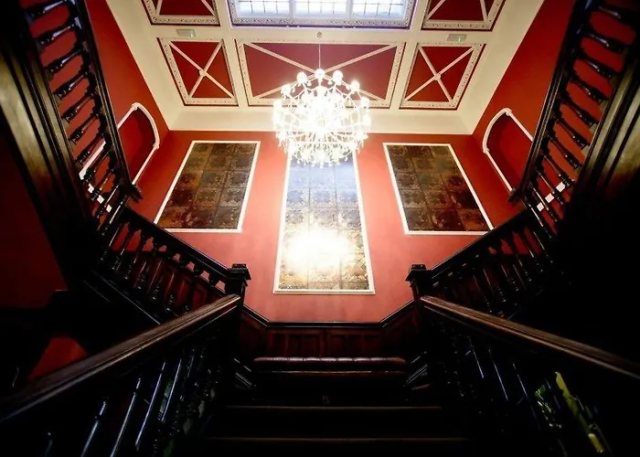 Hotel Falcon Manor 4*