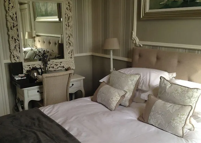 Falcon Manor 4* Settle